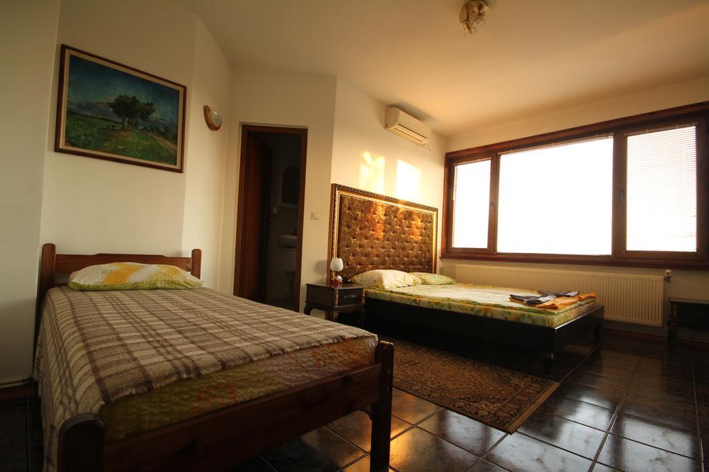 Guest House Nash Dom Kavarna Exterior photo